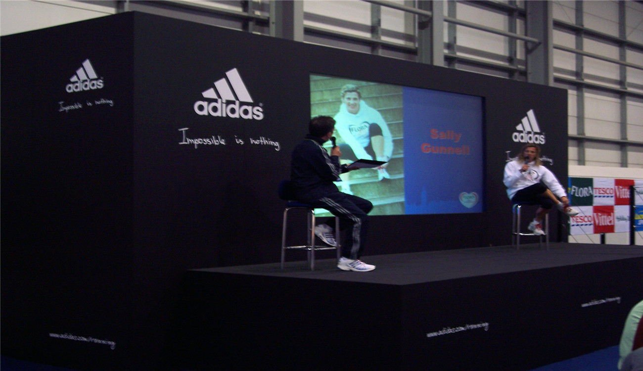 pro-diffusion-short-throw-rear-projection-screen-London-marathon