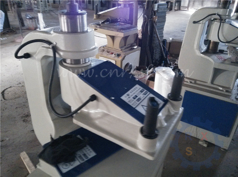 Custom plastic T-shirt bag punching blade