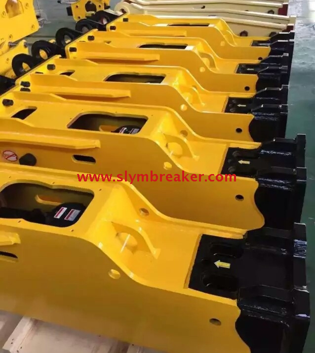 Excavator CAT352F hydraulic hammer