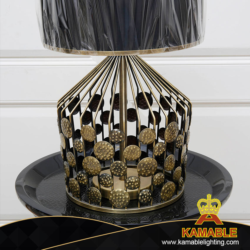 Настольная лампа для выставочного зала из специальной бронзовой черной железной ткани с круглыми точками (KA525-T)