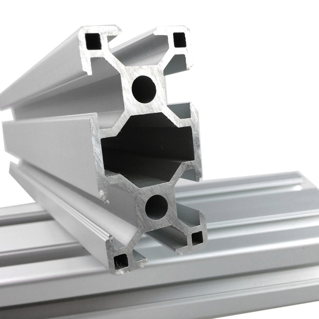Extrusion en aluminium adaptée aux besoins du client par chinois de rails de support de panneau solaire d'AL6063 20x20