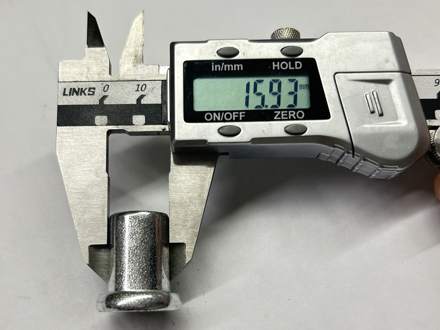 Tama&ntilde;o del remache del acoplador de andamio