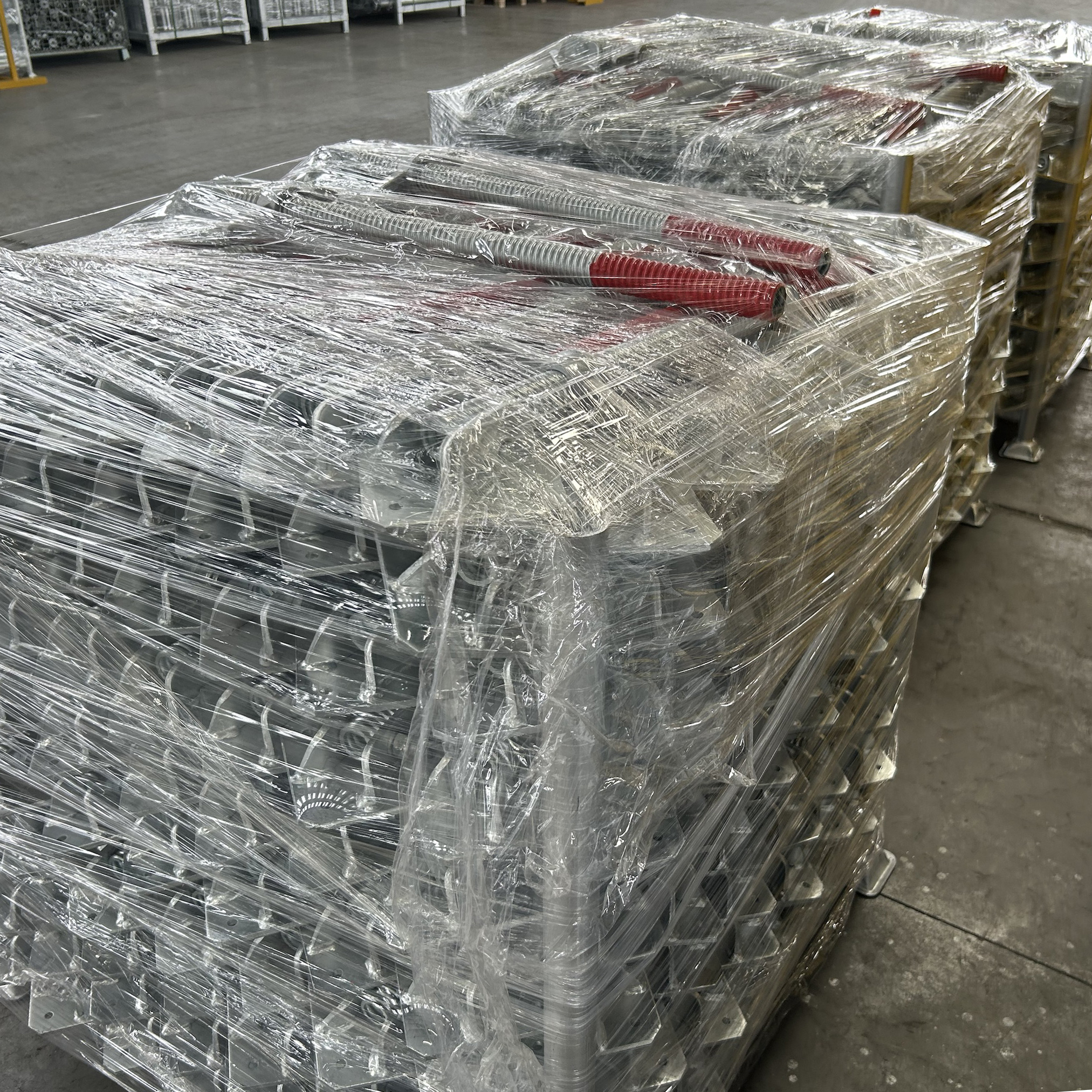 Gire el embalaje de conector de la base (3)