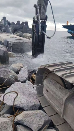 underwater demolition breaker on excavator marine hydraulic breaker corrosion-resistant