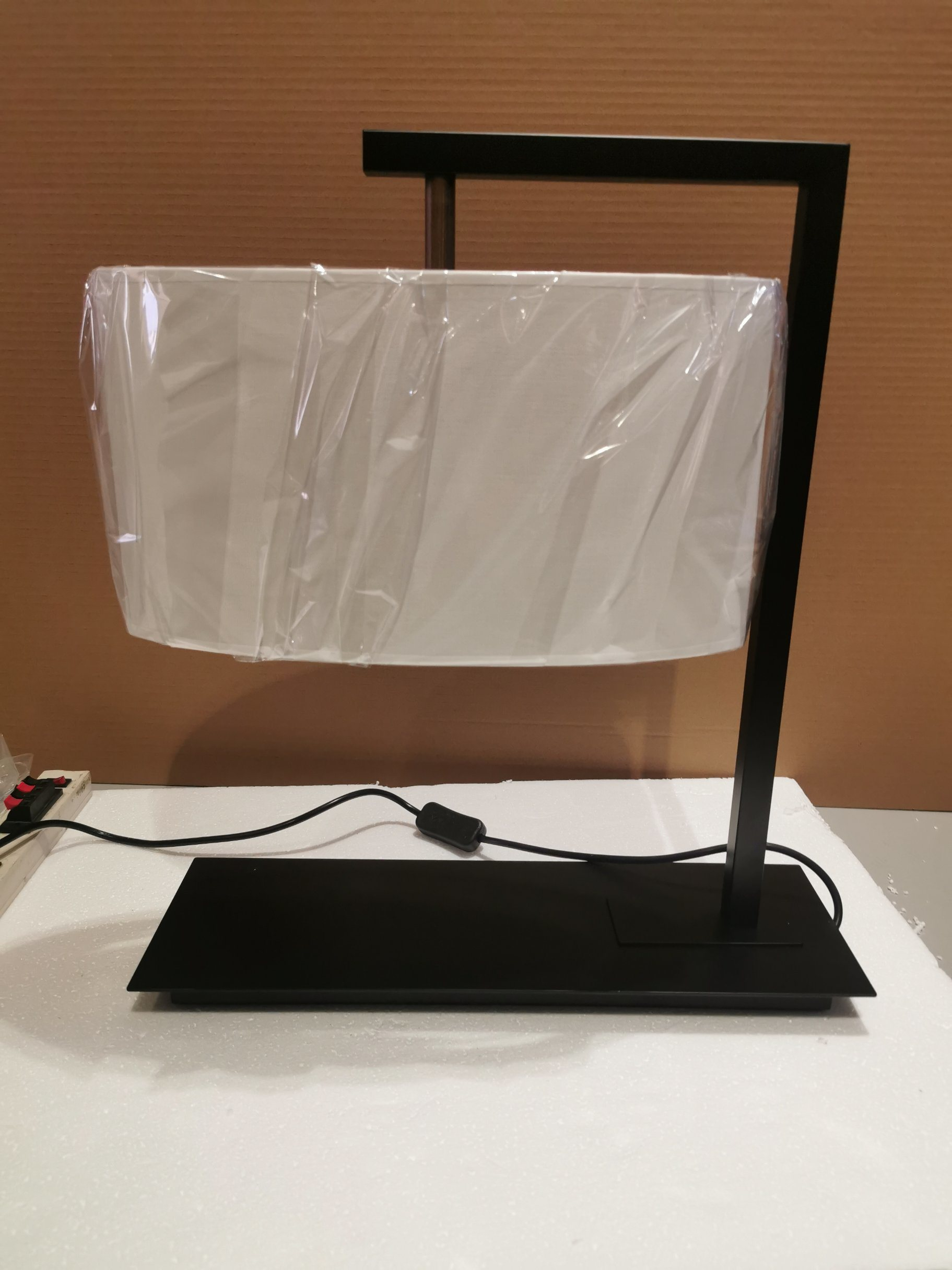 Современная простая декоративная настольная лампа с одной спальней и железной настольной лампой (KYT03)