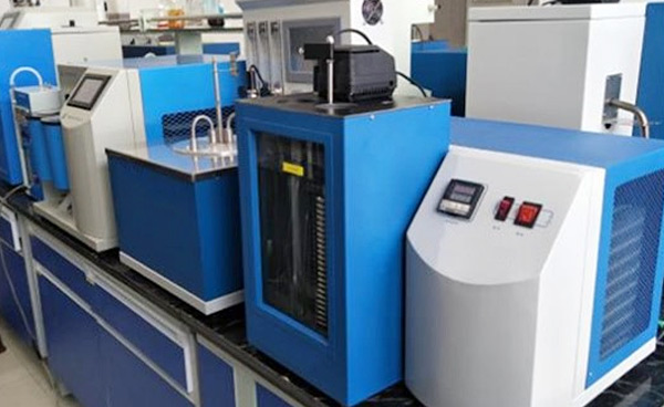 加拿大客户来我司仪器制造部参观 