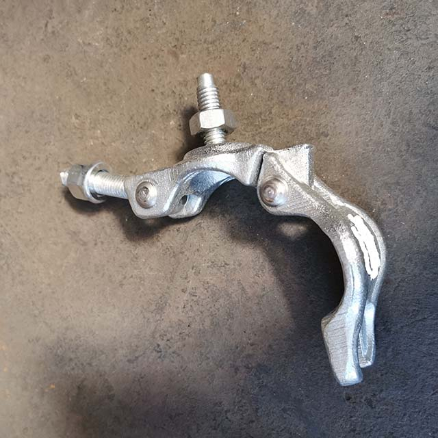 掉落的脚手架的美国半耦合器