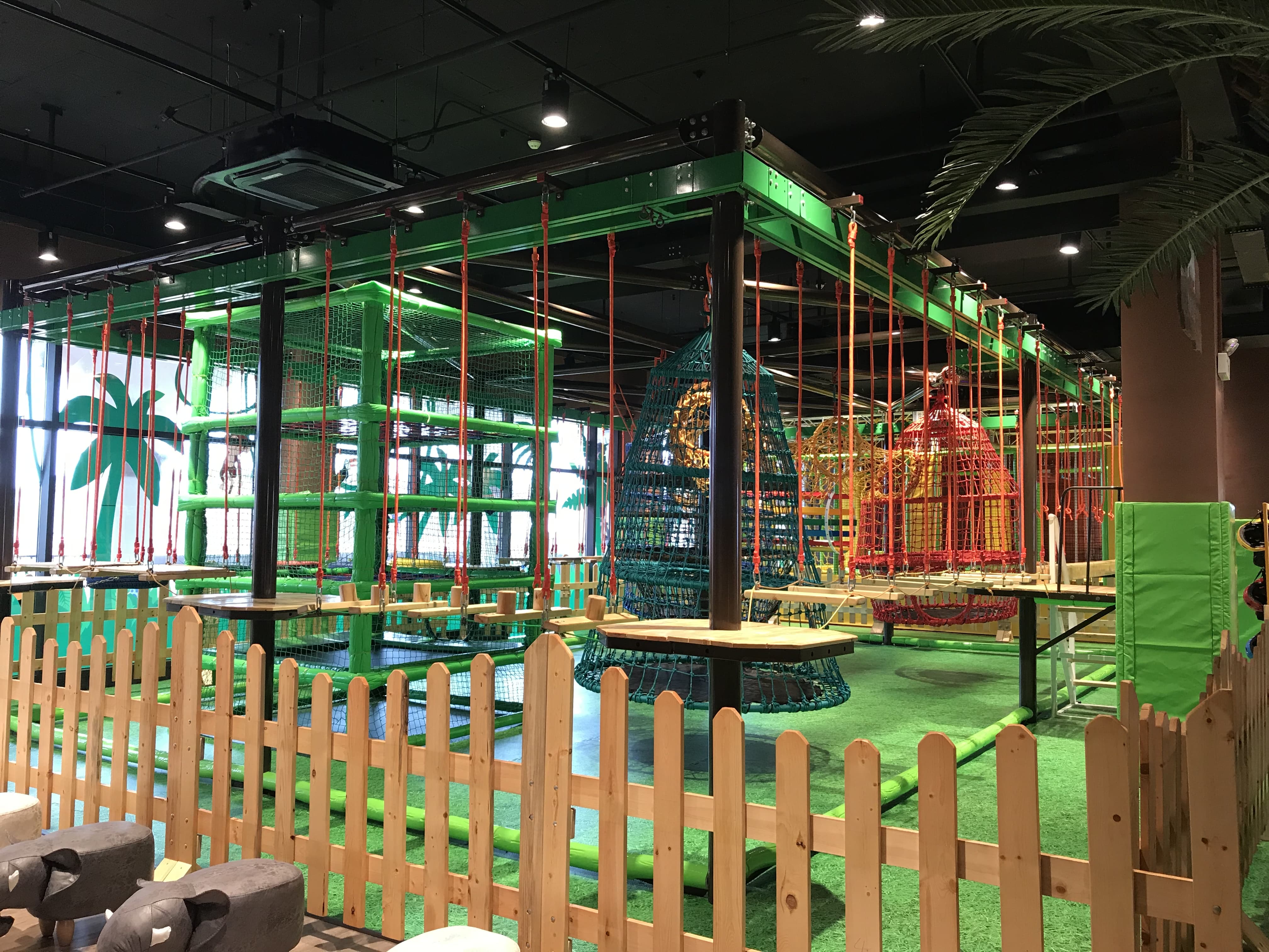 Corso di corda da parco giochi indoor in Cina
