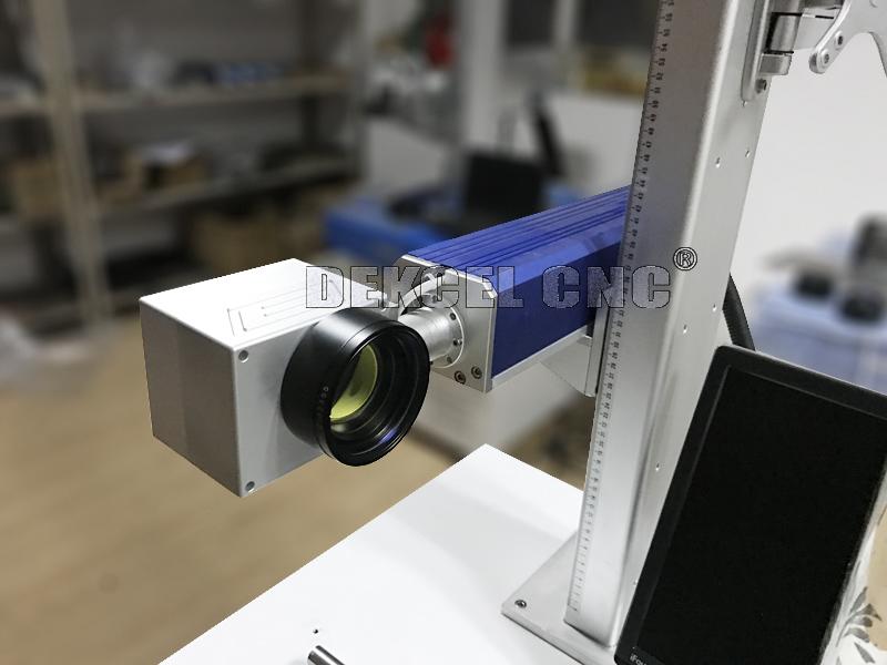 m&aacute;quina de grabado del laser de la fibra para el florero de cristal