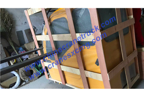 2021-08-25 徐工吊车驾驶室 (3)