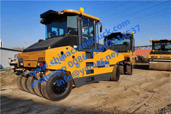 Customer order XCMG 20 ton tire road roller model XP203