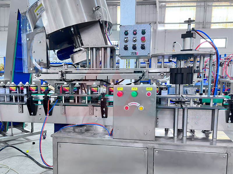 6.Mașină de presat pentru capac exterior