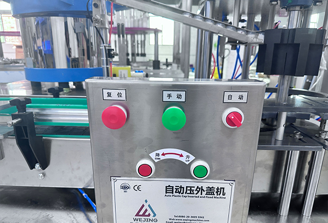 Aerosol-Can-Outer-Cap-Caping-Machine33