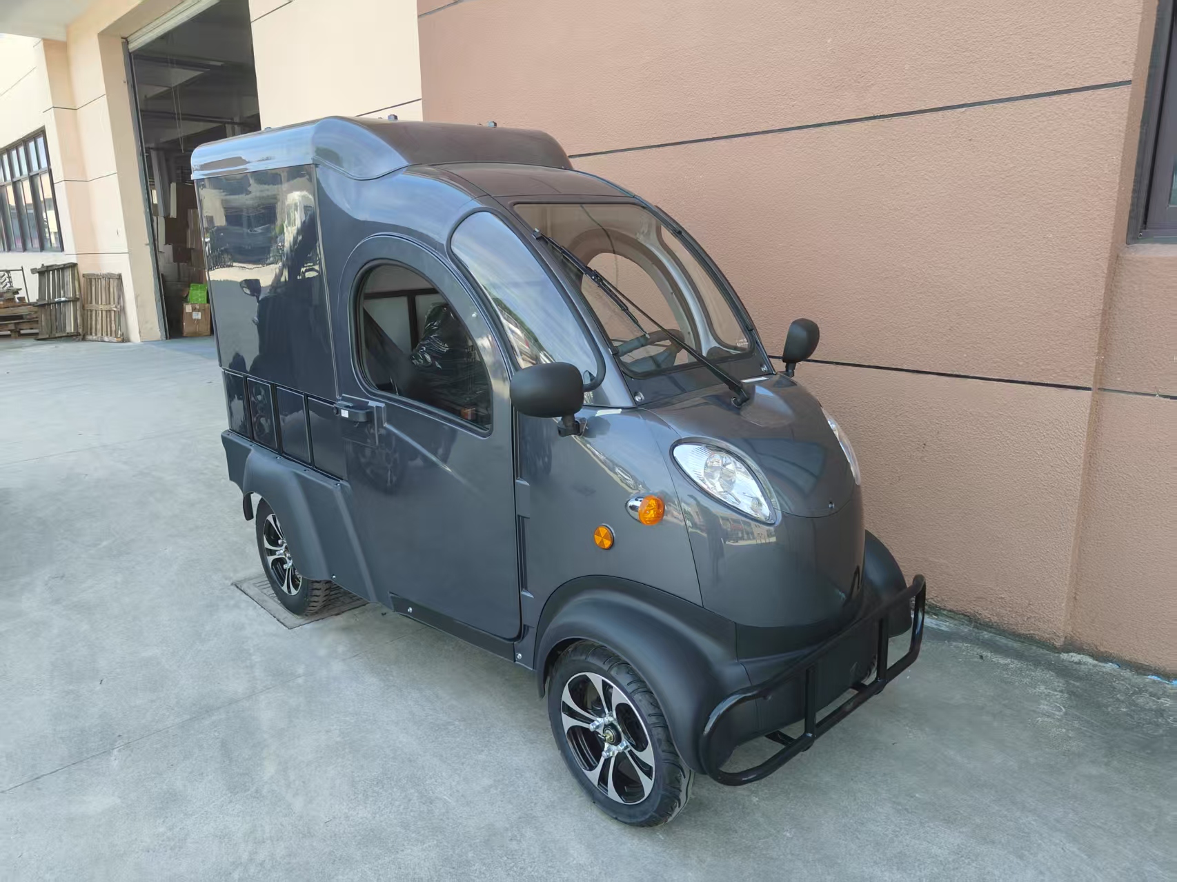 Mini camioneta de carga eléctrica suministrada por el fabricante Vehículo nuevo Vehículo de energía alternativa Camiones de carga de la ciudad tradicionales con certificación EEC L6E