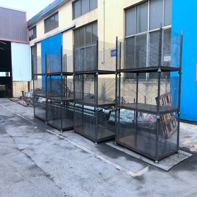 用于耦合器存储的脚手架钢托盘