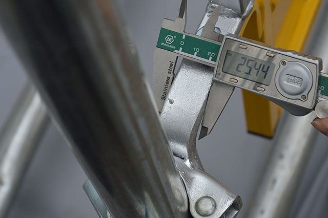 Acceso a la escalera de resorte Puerta de seguridad de andamio operado