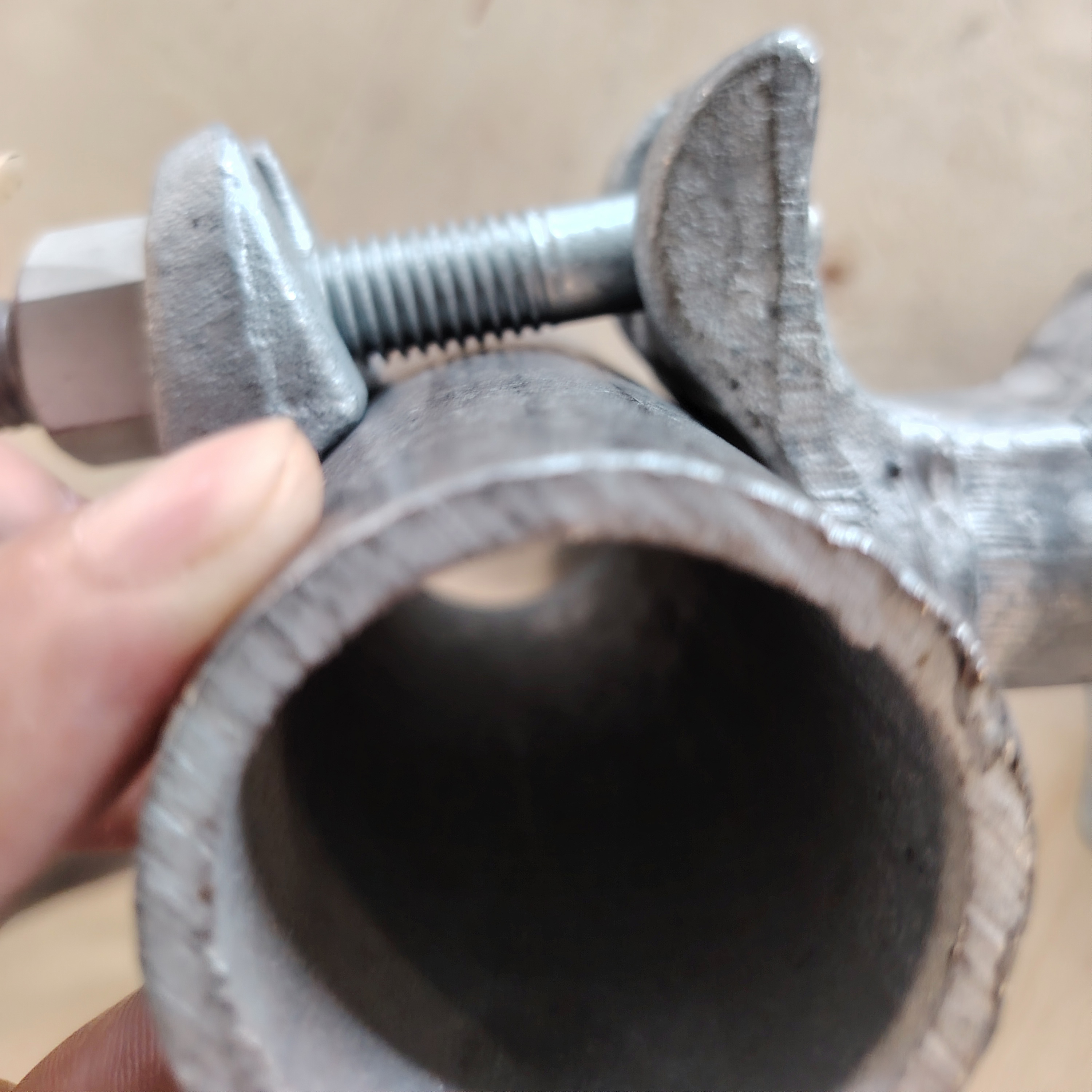 Зажим для лесов 