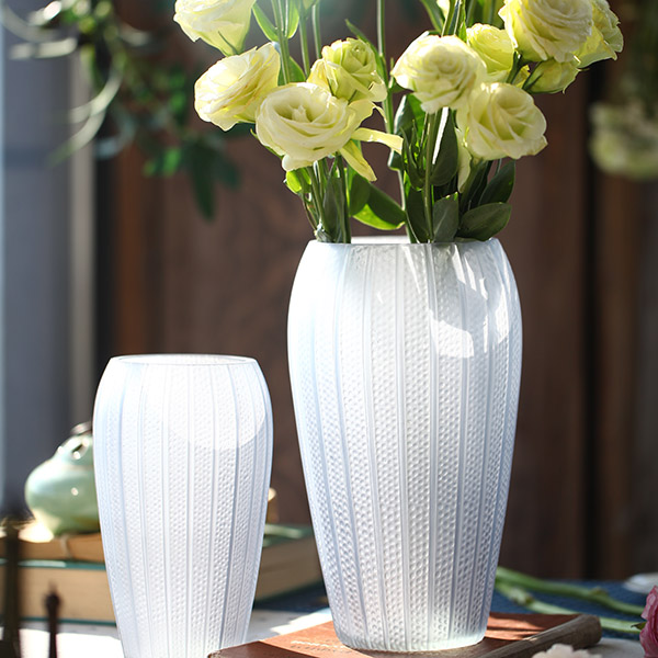 Hot Selling Lantern Shaped Frosted Glass Vase for The Art of Inserting Flowers 