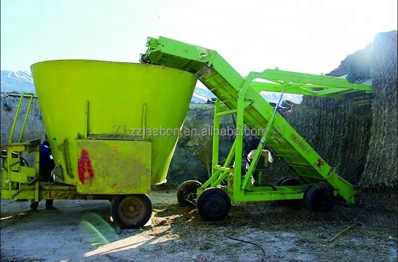 Farm Use Automatic Cattle Feed Loading Machine Mobile Silage Loader Machine