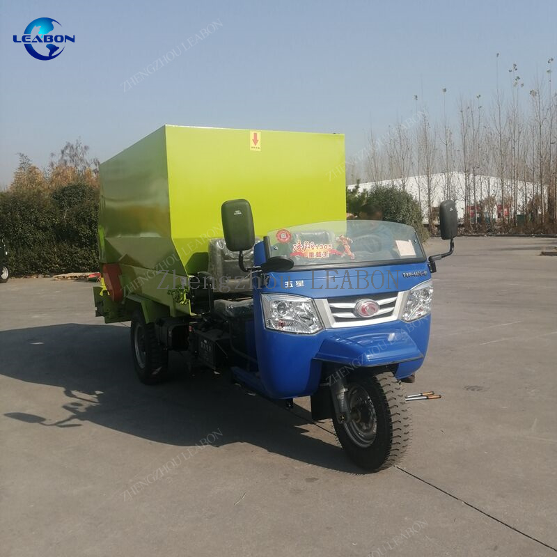 Cattle Feed Machine Tricycle Feed Spreader Machine