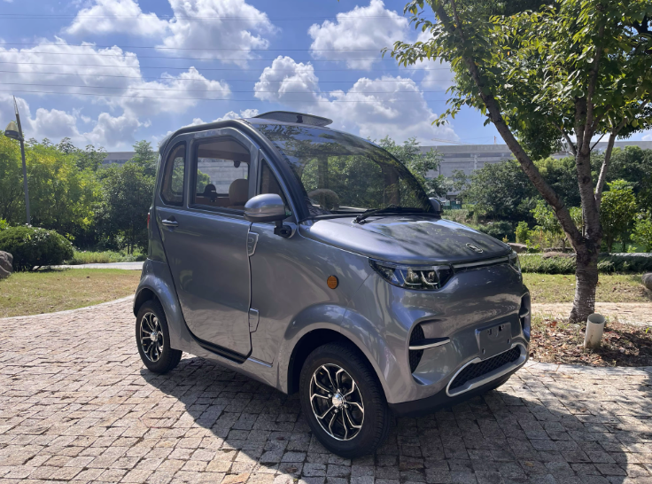 China barata baja velocidad 45 km/h mini scooter de cabina de automóviles eléctricos con EEC l6e sin necesidad de conducir licenciante