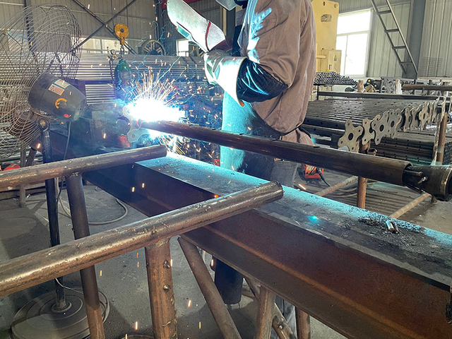 Регулируемые шарнирные посты сварки