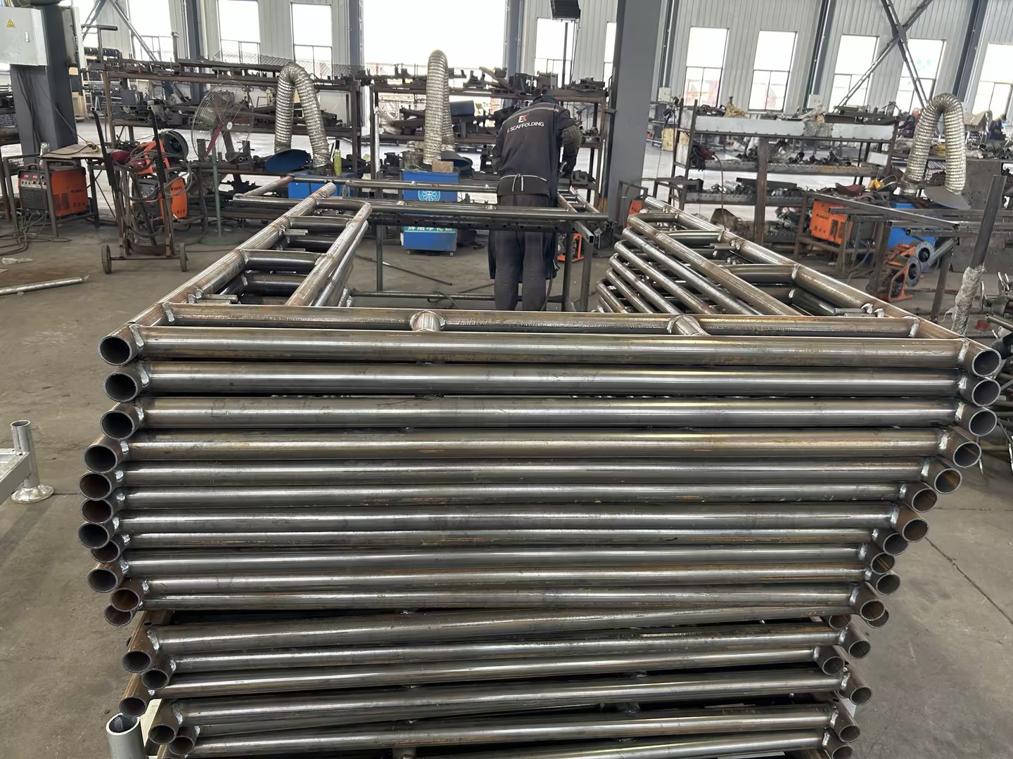 Пройти через кадр