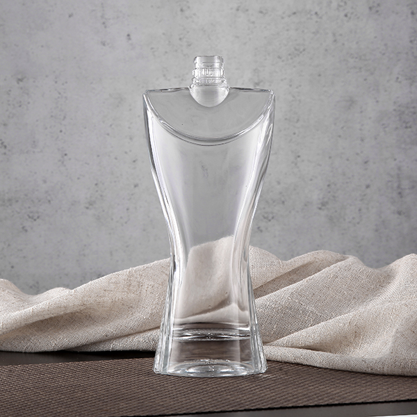 540ML Transparent Finish Liqueur Glass Bottle With Special Design