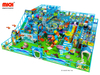 Área de juego suave para niños pequeños con temática del océano azul