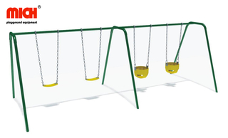 Memproduksi outdoor empat kursi ayunan untuk anak -anak