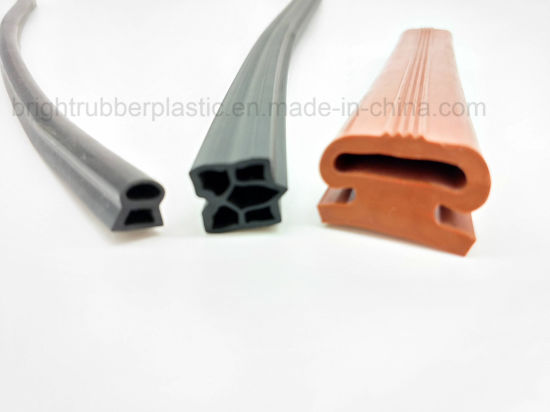 Customzied Extrusion Rubber Parts for Sealing/Car Parts/Door Sealing