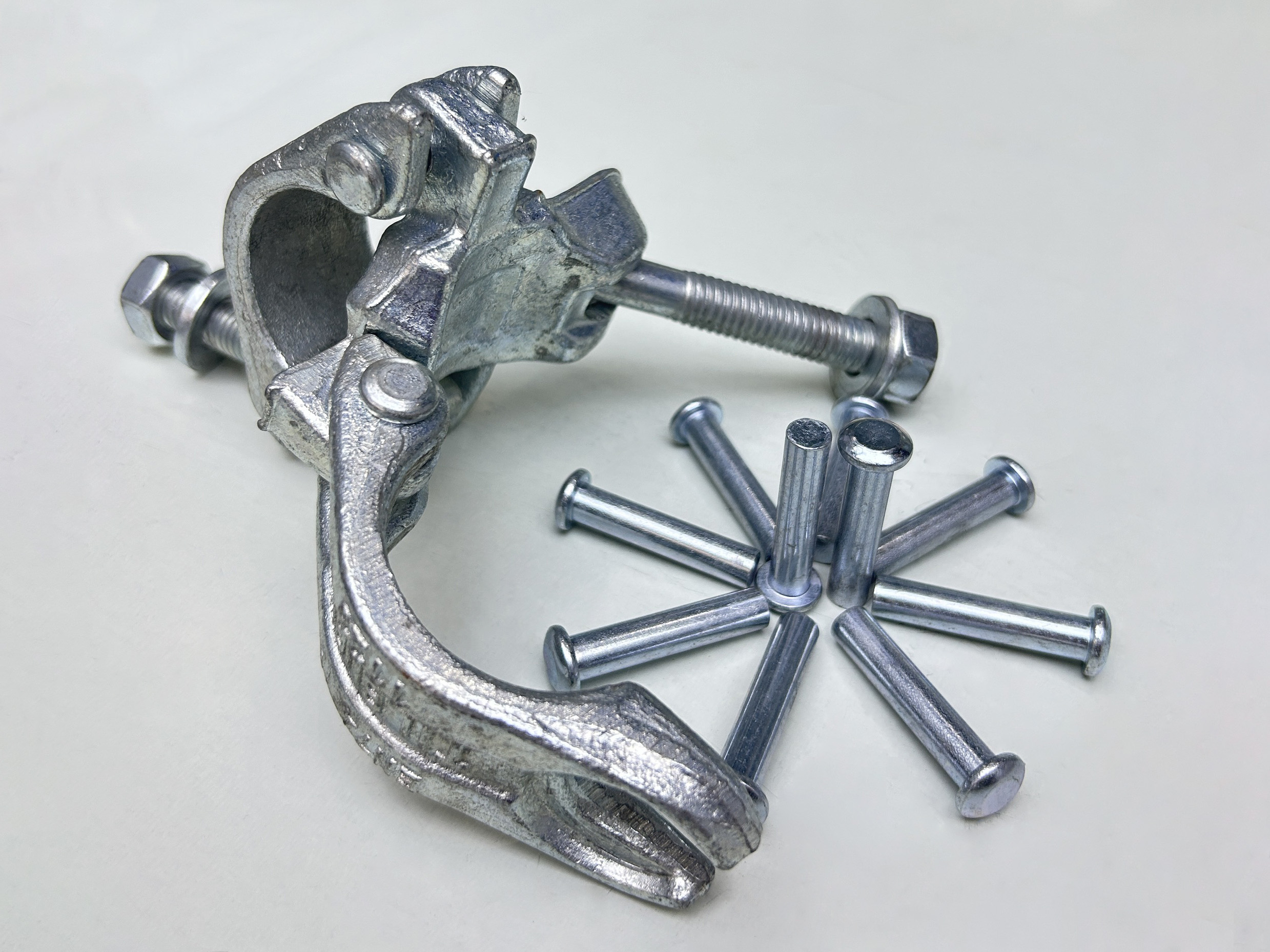 Remache de base de doble acoplador