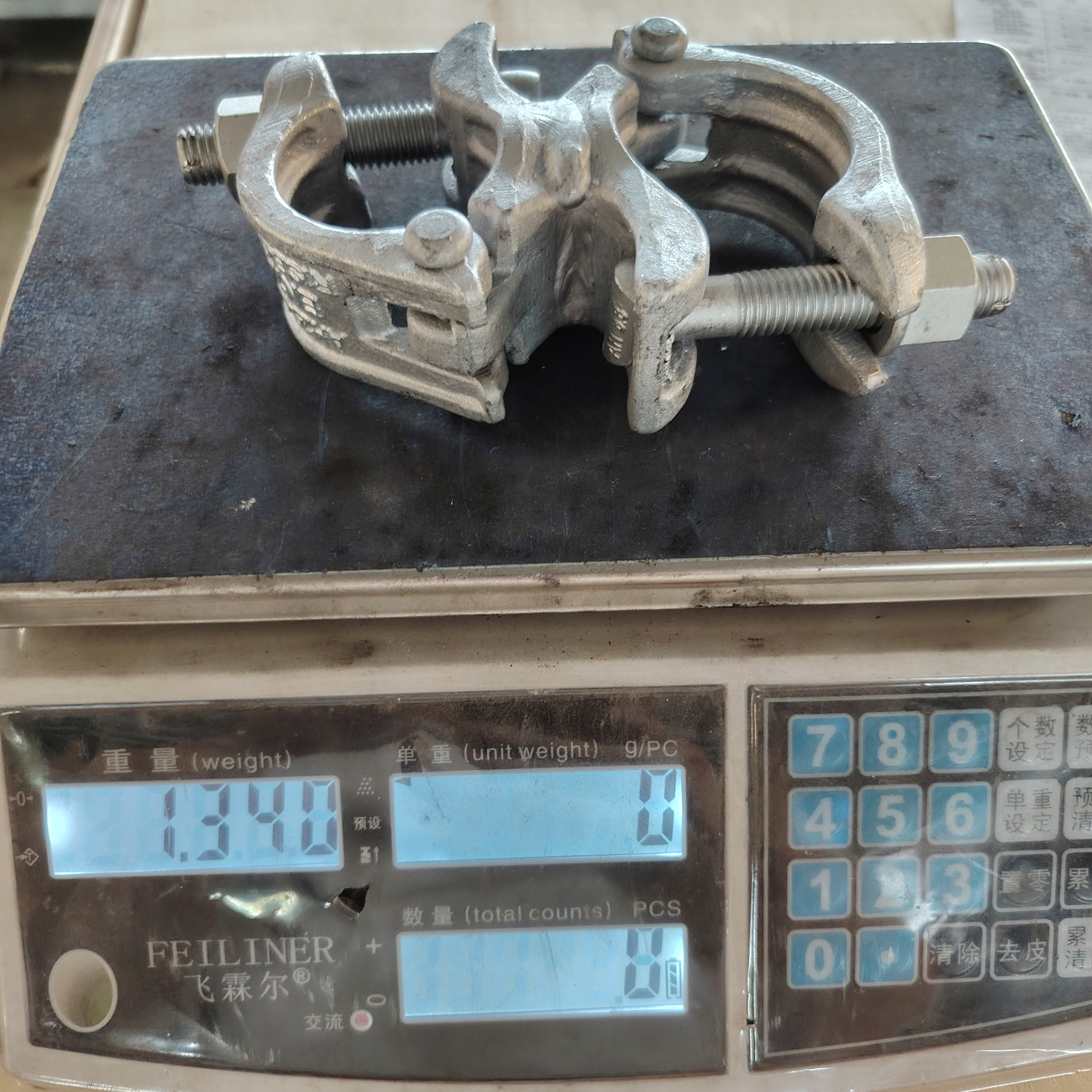 Дистанционная муфта — зажим для лесов специальной формы 74 мм