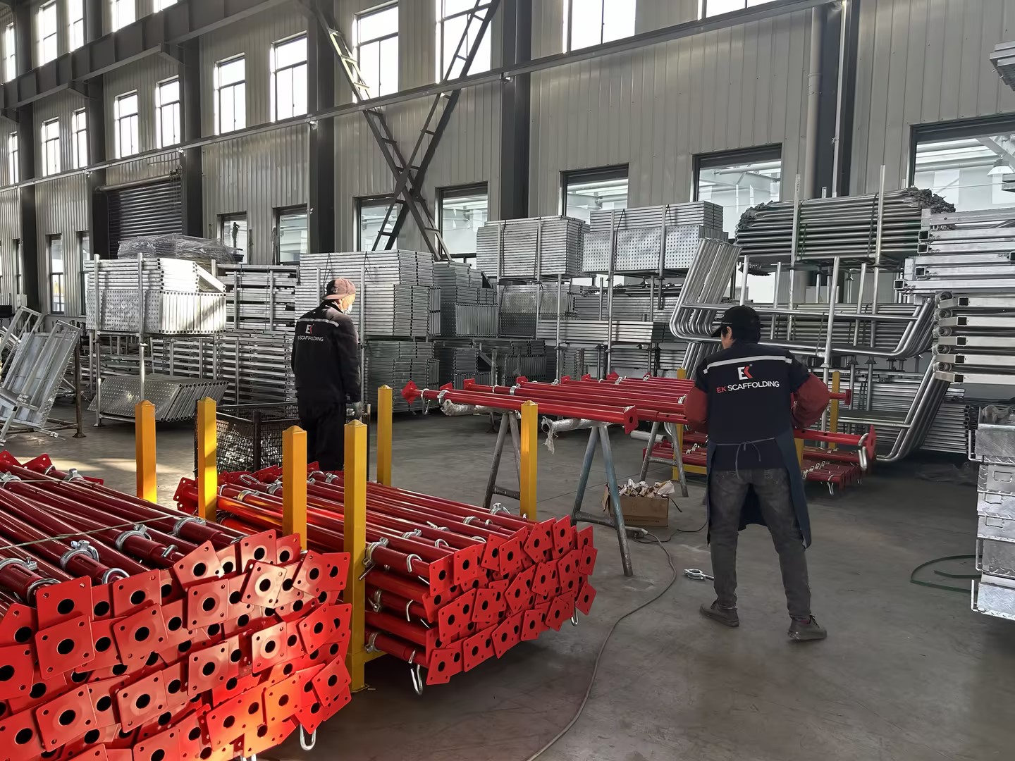 Puntales de acero ajustables 