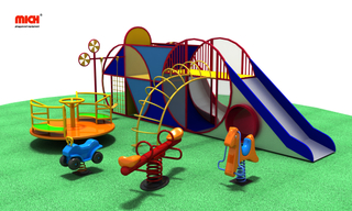 Plazo de juegos al aire libre para niños con varios juegos