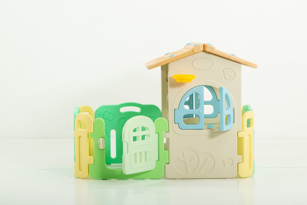 Kinder Plastikspielhaus mit Zaun