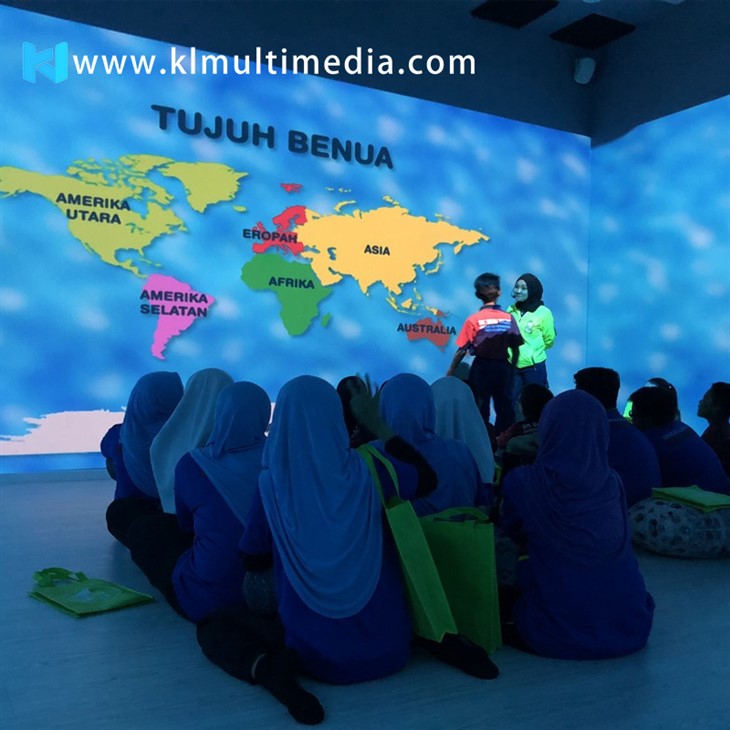 projector in classroom