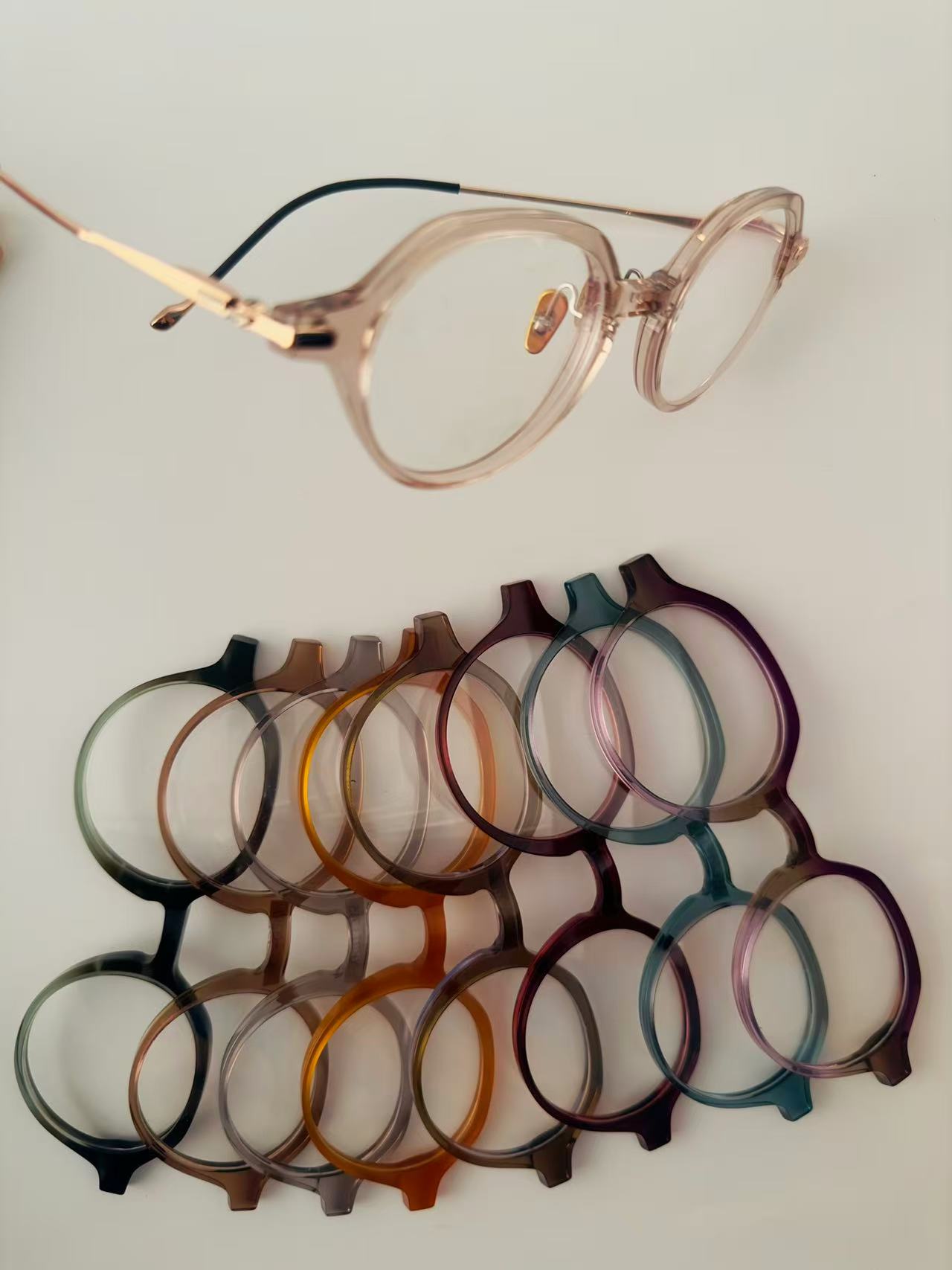 what plastic glasses frame you like to wear ?