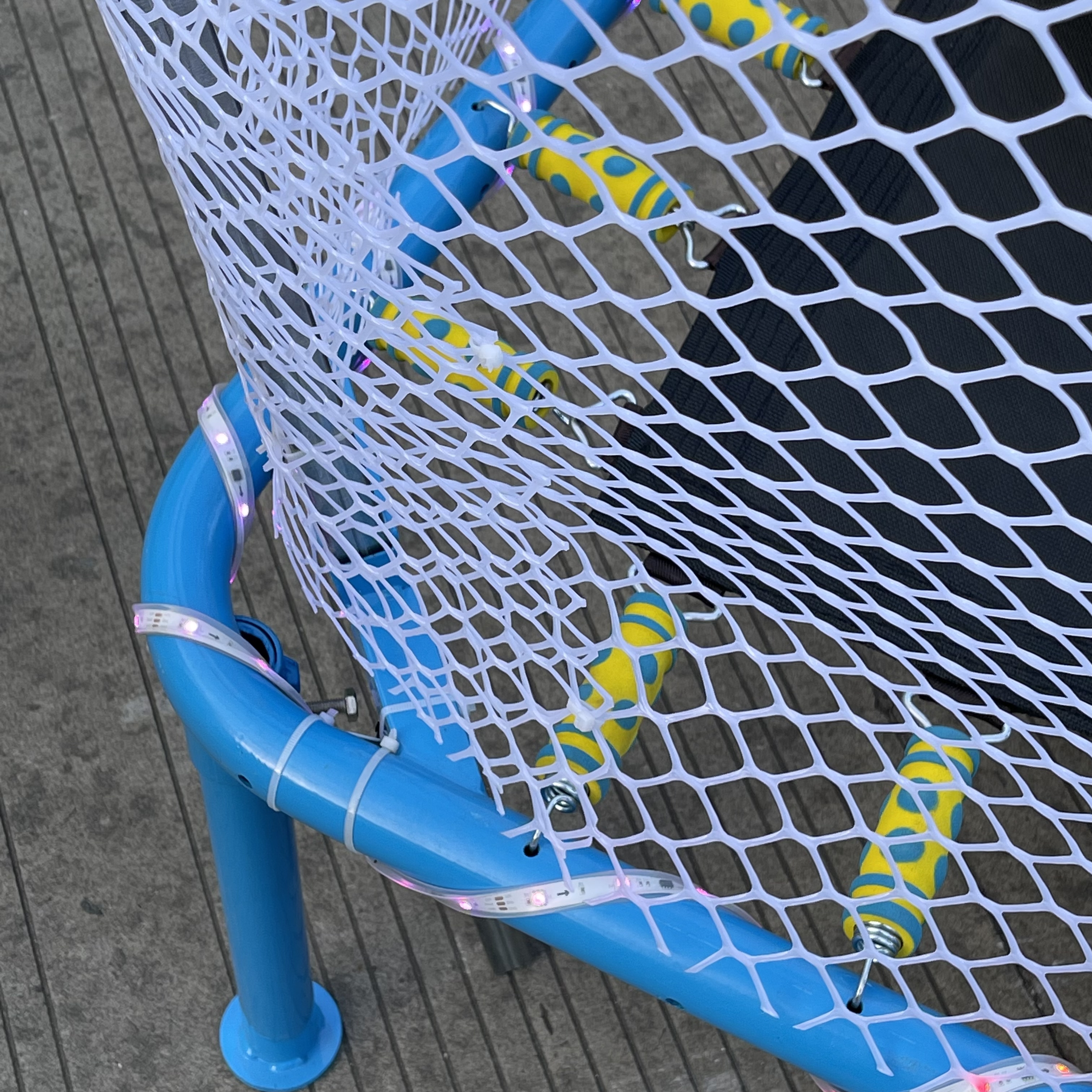 Neues und kreatives Trampolinbett mit digitalen Basketballtoren und LED-Leinen TP-20220423-01