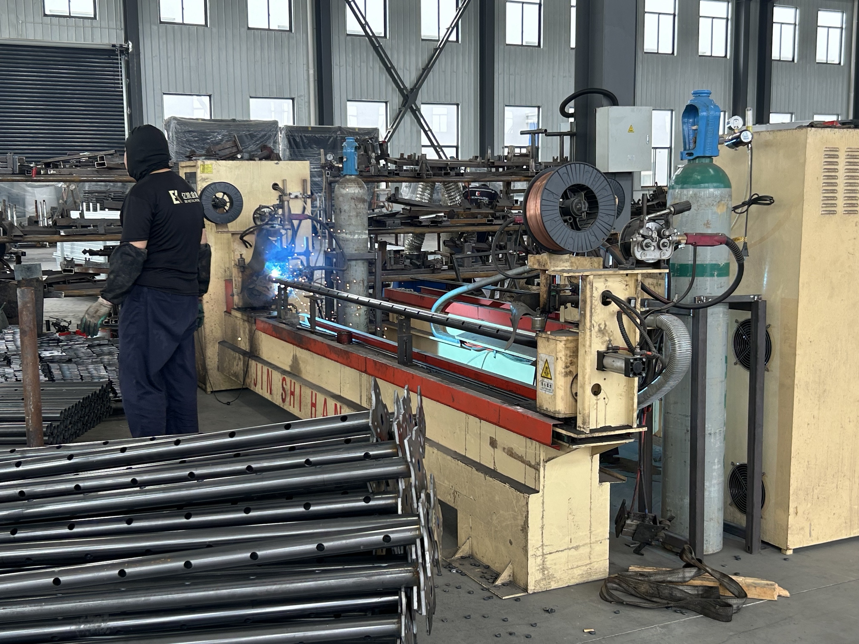 Puntales de acero ajustables 