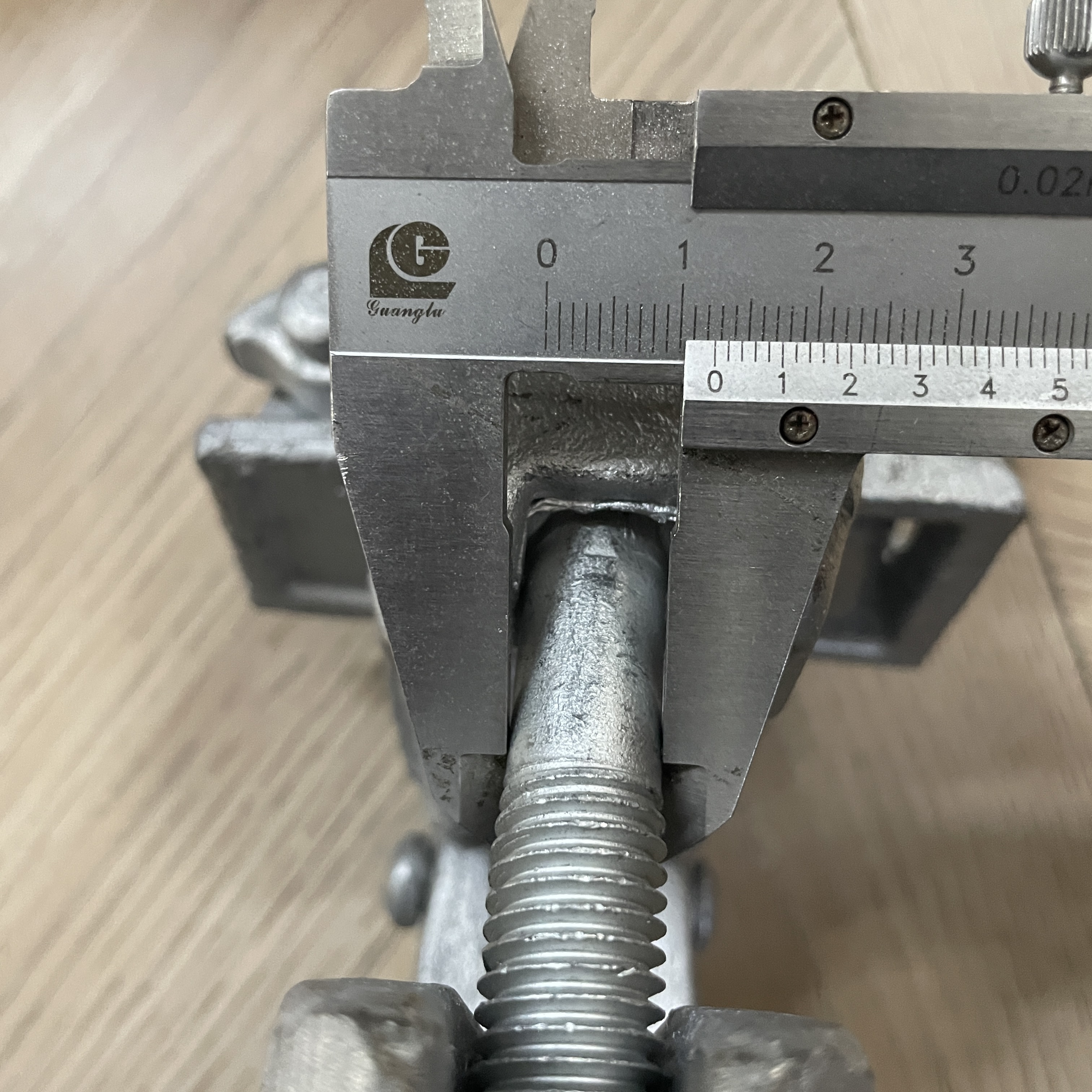 Abrazadera de andamio de forma especial 