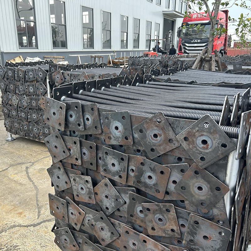 Gato de base de tornillo sólido ajustable para andamios negros 