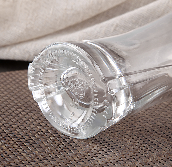 540ML Transparent Finish Liqueur Glass Bottle With Special Design