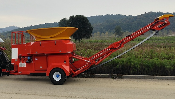 Want To Reduce Costs and Increase Efficiency on Your Farm? You Can't Miss This Large Scale Grass Tub Grinder!