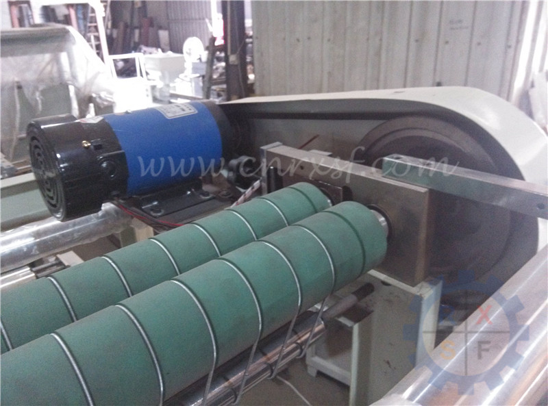 El bolso que hacía el resorte del uso de la máquina ranuró el rodillo de goma