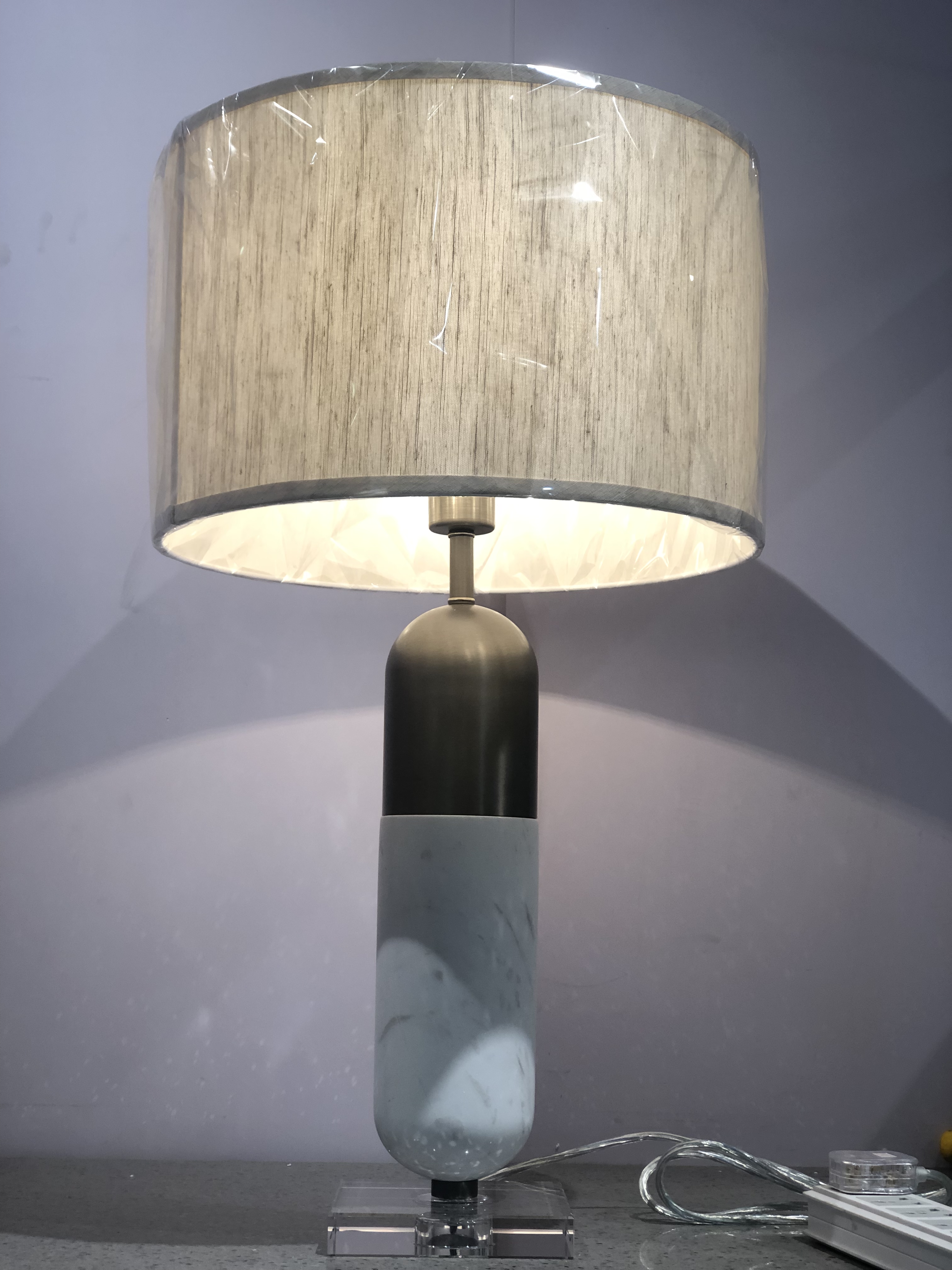 Современная удивительная настольная лампа из металлической ткани Mable в спальне (KIZ-84T)