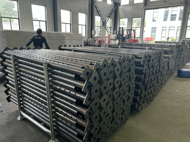 Puntales de acero ajustables