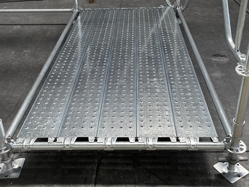 脚手架踏板是否可以调节长度和宽度以适合不同的项目？