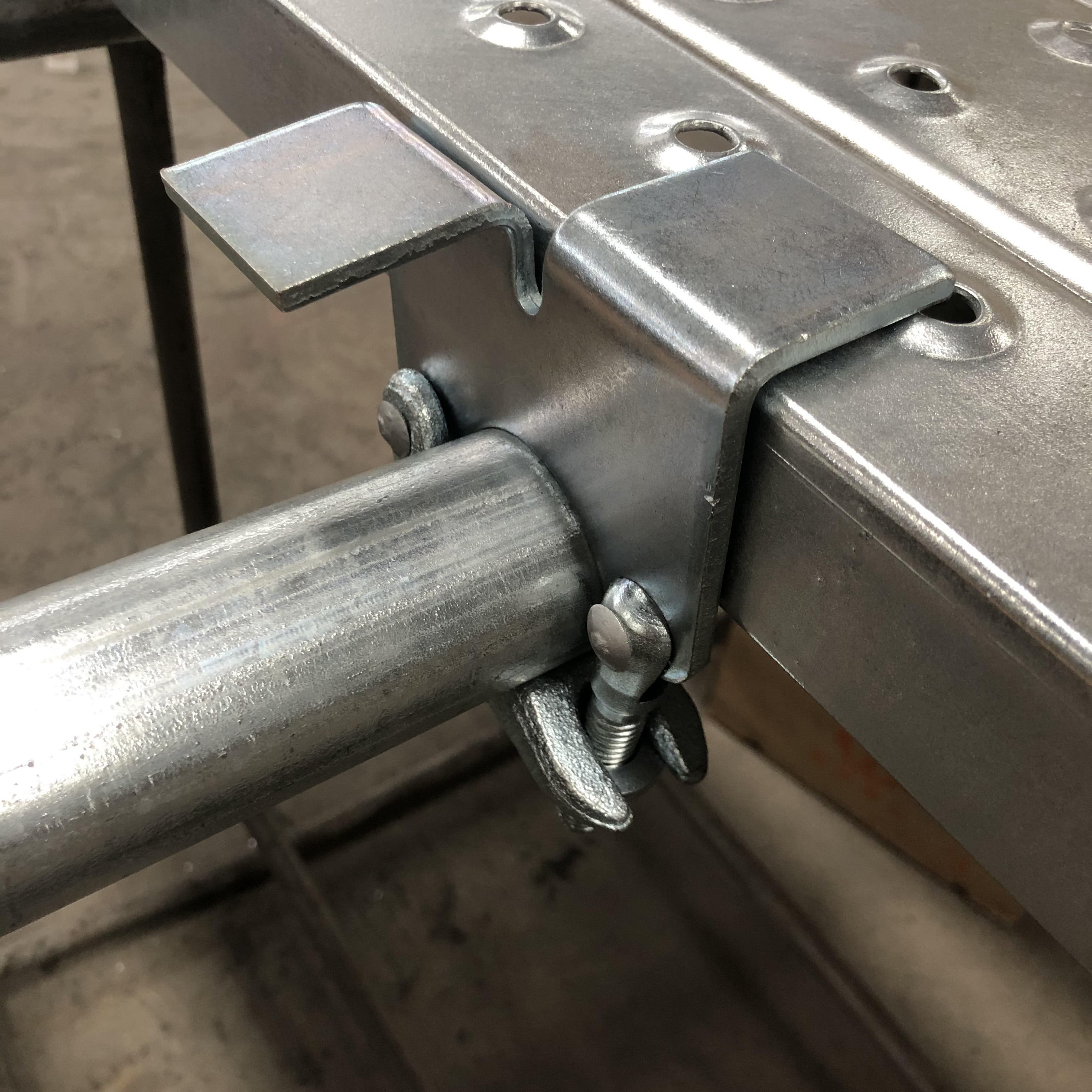 Сбросить поддельную доску, удерживая муфт