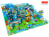 Área de juego suave para niños pequeños con temática del océano azul